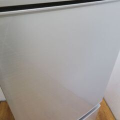 配達設置無料！ 良品 SHARP 137L 冷蔵庫 自動霜取 ガラス棚 ALK03
