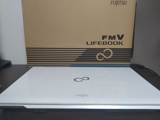 綺麗　白富士通 高速SSD メモリ4G大画面15.6インチ　CDDVD読み書き　Wifi対応