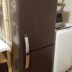 【ネット決済・配送可】［お取引中］扉が木目調のおしゃれな冷蔵庫