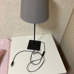 IKEA ローテーブルとテーブルライト