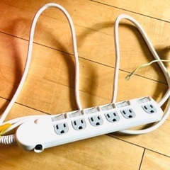 美品　アース付き6口電源タップ