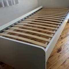 【ネット決済】IKEAのベッドフレームとキャスター付き収納ボックス