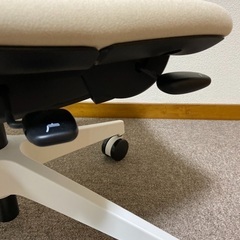 イトーキ　カシコ（女性向けオフィスチェア）