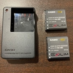 【ネット決済・配送可】CASIO デジカメ充電器BC-31Lとバ...