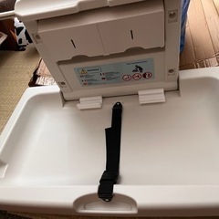 壁掛け　おむつ交換台　