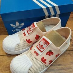 adidas新品です。１９センチ