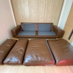 ★無印良品 MUJI ソファ本体・革張りワイドアーム・ダウンフェザー・茶・人気ブラウン•オットマン付き