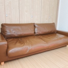 ★無印良品 MUJI ソファ本体・革張りワイドアーム・ダウンフェザー・茶・人気ブラウン•オットマン付き