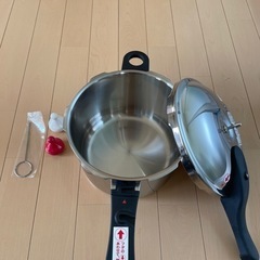 圧力鍋(未使用)とお料理BOOK
