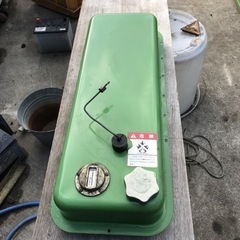 灯油タンク　乾燥機のタンクです。　携行缶などにも　DIY