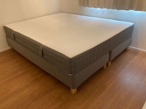 IKEA クイーンサイズ　ベッドフレーム＋マットレス