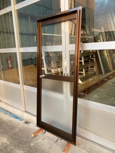 YKKAP社 勝手口框ドア 在庫未使用品