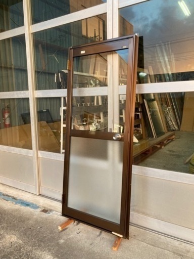 YKKAP社　勝手口框ドア　在庫未使用品