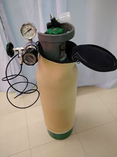 炭酸ガスボンベ　7kg スプレーヘッド、カバー付き