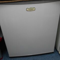 ★小型冷蔵庫　1box アビラテックス　２０１６年製造　AR515E