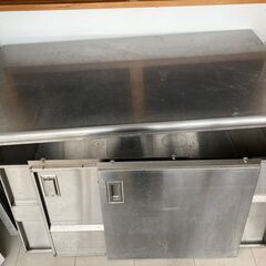 保管庫　上面は作業台　