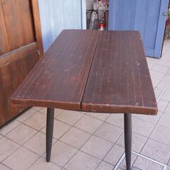 稀少なLaukaan puu(ラウカンプー)社のIlmari Tapiovaara（イルマリ・タピオヴァーラ）デザイン、ピルッカテーブルです。名作北欧家具のダイニングテーブルをインテリアに。CB233