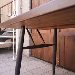 稀少なLaukaan puu(ラウカンプー)社のIlmari Tapiovaara（イルマリ・タピオヴァーラ）デザイン、ピルッカテーブルです。名作北欧家具のダイニングテーブルをインテリアに。CB233