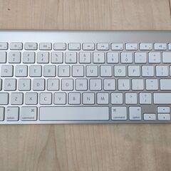 アップル　マジックキーボード　A1314 電池式　USキーボード...