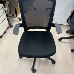オフィスチェア4脚セットのミーティングテーブルです！