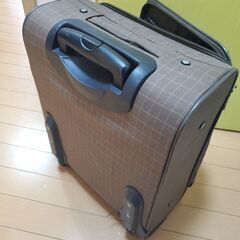 COLOR：ブラウン　スーツケース