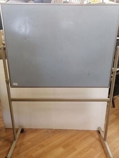 【中古】業務用品 PLUS プラス JOIFA331 ホワイトボード 自立式 キャスター付 凹みあり