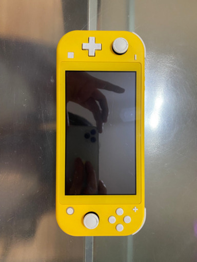 ニンテンドーSwitch イエロー　中古本体
