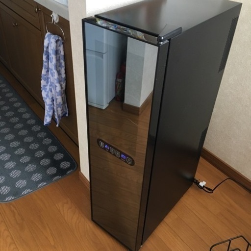 一升瓶も入るワインセラー
