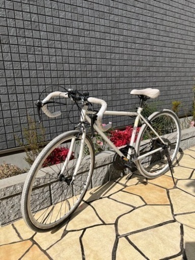 白いロードバイク
