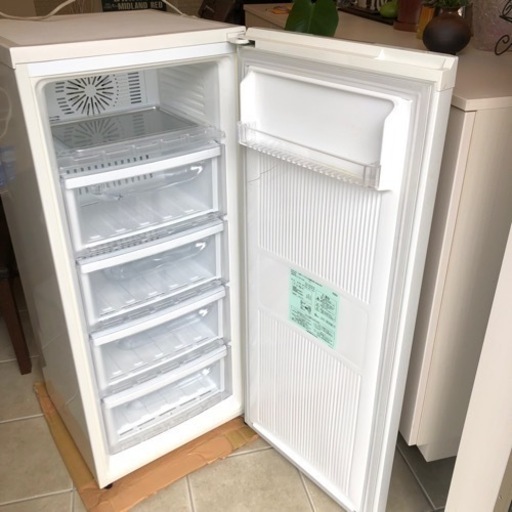 三菱 121L ノンフロン冷凍庫 MF-U12N-W 2009年製 三菱 121L ノンフロン冷凍庫 MF-U12N-W 2009年製 三菱 121L ノンフロン