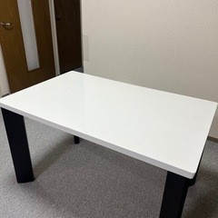 白 ダイニングテーブル　75 × 120cm 高さ70cm