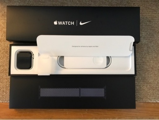 Apple Watch SE 44mm Nike GPSモデル　シルバー