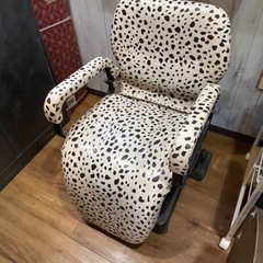 【ネット決済】ダルメシアン柄 シャンプー椅子