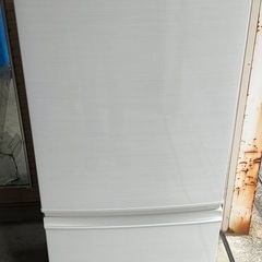【RKGRE-828】特価！シャープ/137L 2ドア冷凍冷蔵庫/どっちもドア/SJ-D14C-W/中古品/2017年製/当社より近隣無料配達！