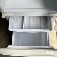 【RKGRE-828】特価！シャープ/137L 2ドア冷凍冷蔵庫/どっちもドア/SJ-D14C-W/中古品/2017年製/当社より近隣無料配達！