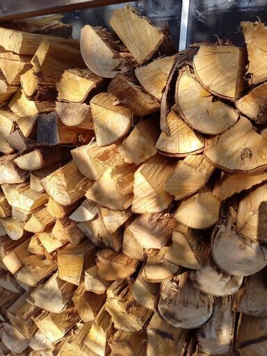 ○完売御礼○来シーズン以降用 訳あり 未乾燥 薪 軽トラック荷台あおり