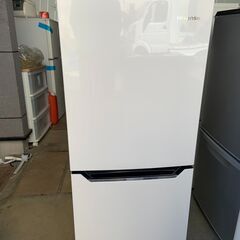 当日配送も可能です■都内近郊無料で配送、設置いたします■冷蔵庫　HISENSE　HR-D1302　2017年製■