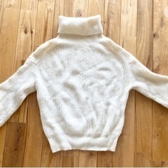 ホワイトセーター
