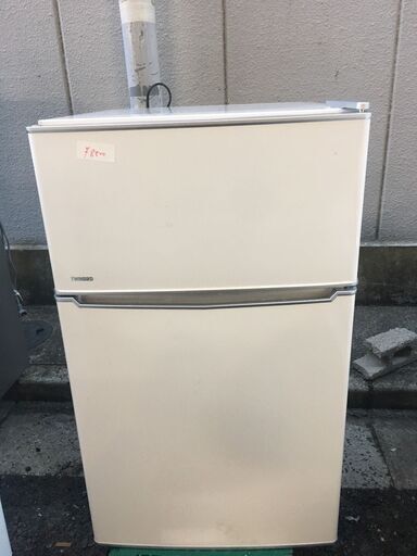 ☆中古 激安！！￥8,500！！TWIN BIRD　86㍑2ドア冷蔵庫　家電　2017年製　HR-DB86型　幅49cmｘ奥行54cmｘ高さ83cm　【BB159】