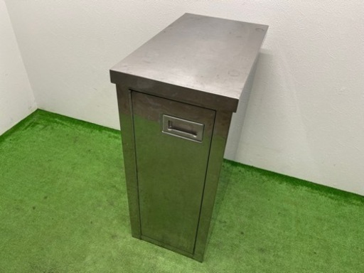 業務用　ステンレス　作業台　扉付き　店舗　飲食店　W３４０ｘＤ６００ｘH８００ｍｍ