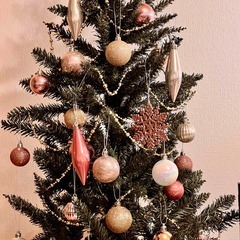 クリスマスツリーと装飾品 