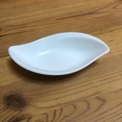 小皿　横13cm.縦7cm、高3cm、11枚