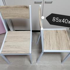 テーブルと椅子x2