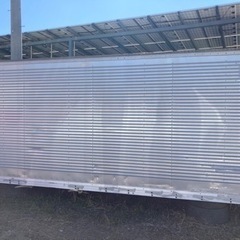 空のコンテナ電気ボタンパワーゲート付き。