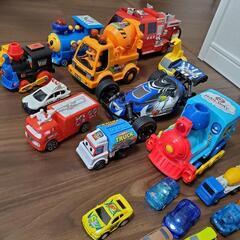 車のおもちゃ たくさん