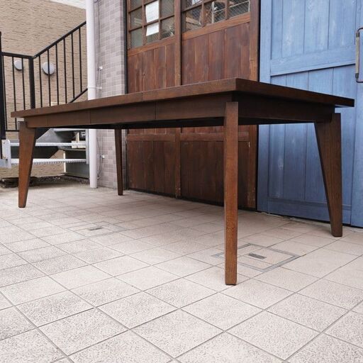 ブルックリン発祥のブランドWest elm(ウエストエルム) のアッシュ材を使用した伸長式ダイニングテーブルです。モダンでシンプルな4人から6人用のエクステンションテーブル。CB302