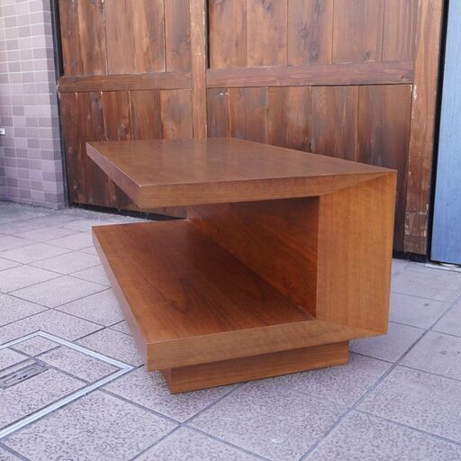 IDEE(イデー)で取り扱われていたATINO SOFA TABLE(アティーノ ソファ テーブル)です。ウォルナット材を使用した北欧風 リビングテーブル。スッキリしたデザインはサイドテーブルにも♪CB312 - 家具