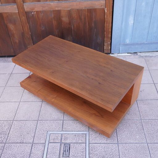IDEE(イデー)で取り扱われていたATINO SOFA TABLE(アティーノ ソファ テーブル)です。ウォルナット材を使用した北欧風 リビングテーブル。スッキリしたデザインはサイドテーブルにも♪CB312 - 八王子市