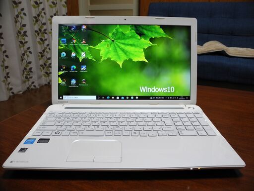 値下げしました。女性に人気のホワイト！きれいなお品です　Windows10 新品高速SSD ソフト多数　（返品可）