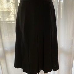 224.黒のボックスプリーツのスカート☆